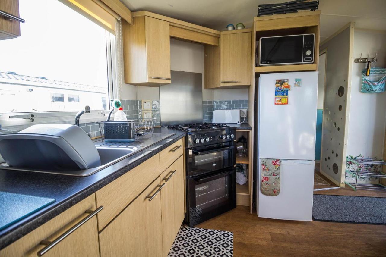 Lovely Caravan With Wifi At Broadland Sands In Suffolk Ref 20035Bs Hotel Hopton on Sea Luaran gambar
