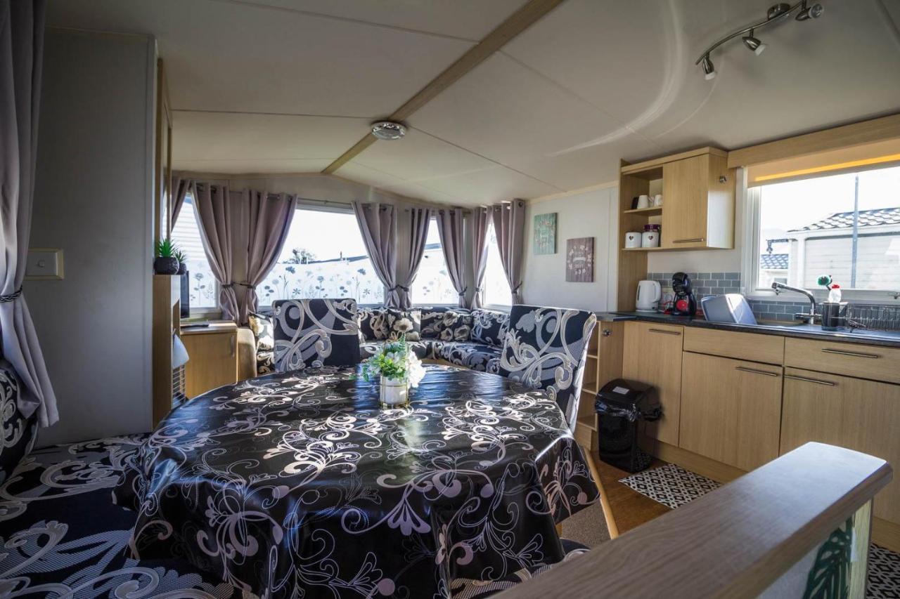Lovely Caravan With Wifi At Broadland Sands In Suffolk Ref 20035Bs Hotel Hopton on Sea Luaran gambar